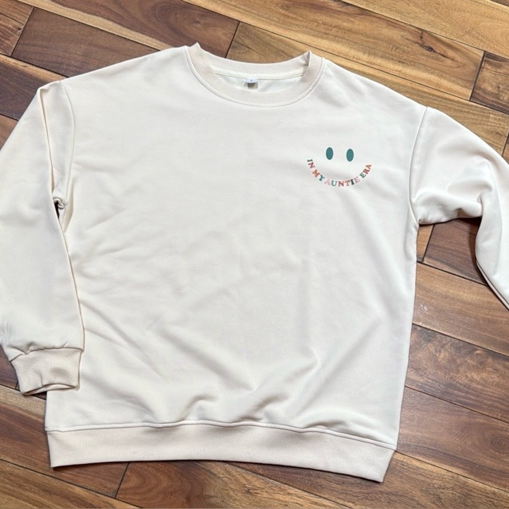 Cream Smiley Face Women’s ‘In My Auntie Era’ Sweatshirt